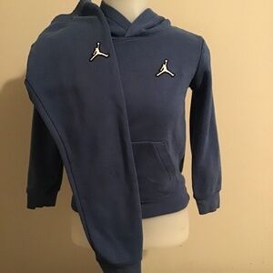 🔥Jordan, size 5/7 years, pre-owned, has small holes on knees, see photos